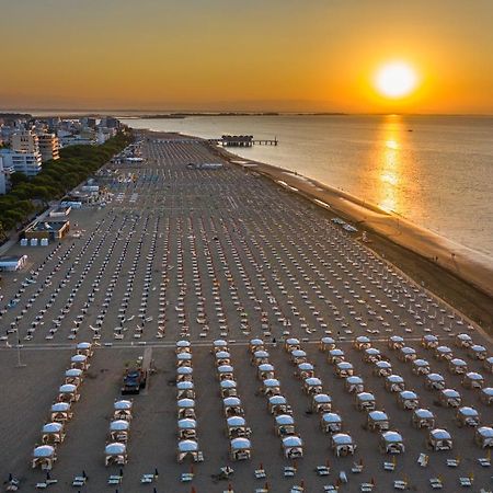 Villaggio Giove Lignano Sabbiadoro Bagian luar foto