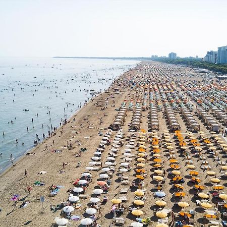Villaggio Giove Lignano Sabbiadoro Bagian luar foto